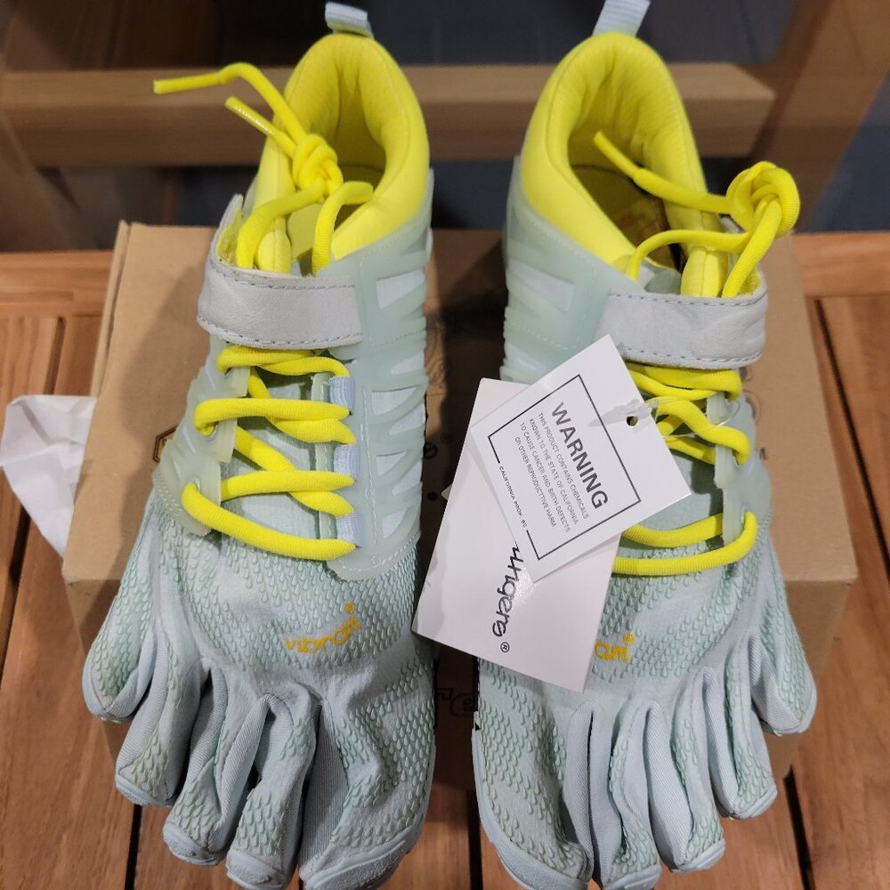 NIB Vibram Fivefingers V-TRAIN Pale Blue / Safety Yellow Women's 17W6605 EU 37
